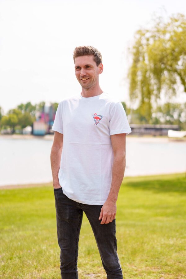 Wit unisex T-shirt van Lakedance, voorkant.