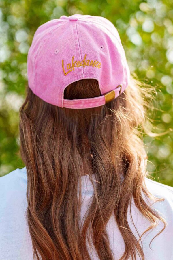 Achterkant van de roze vintage Lakedance cap.