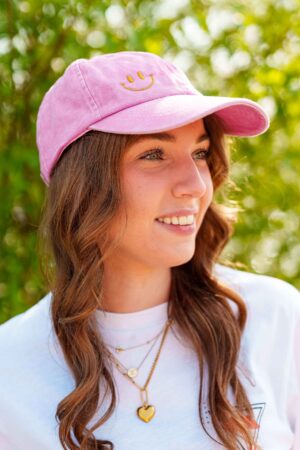 Lakedance roze pet met smiley en logo. De cap heeft een vintage look.