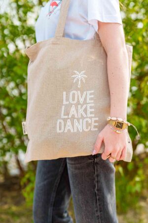Lakedance tote bag in de kleur beige. Gemaakt van gerycyled canvas.